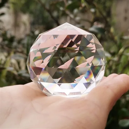 Vista 2 de liushop - Bola de cristal facetada Feng Shui, pisapapeles, esfera decorativa de cuarzo de vidrio, regalos brillantes, adornos para decoración