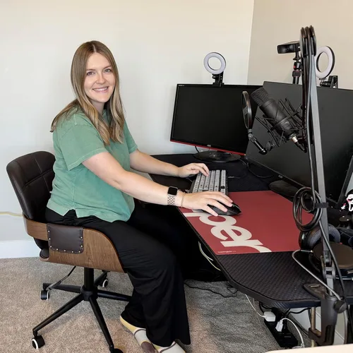 Vista 4 de Silla de escritorio de oficina en casa con ruedas giratorias, artesanía de nogal, respaldo y brazos curvos ergonómicos, piel sintética, altura