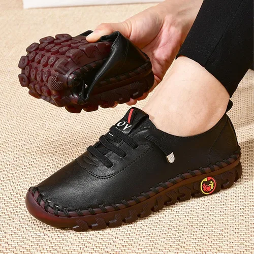Vista 2 de AngryMonkey Mocasines planos de cuero para mujer, hechos a mano, antideslizantes, buen soporte de arco, transpirables, parte inferior suave