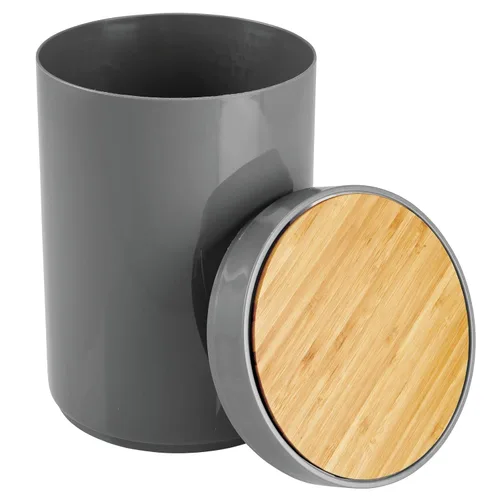 Vista 6 de mDesign Basurero de plástico redondo pequeño - Papelera de basura con contenedor de tapa de cierre oscilante - Papelera de baño - Sostiene residuos