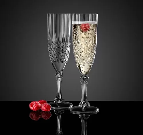 Vista 5 de Laura Stein Paquete de 4 vasos desechables estilo cristal con tallo Hard plastic looks like real glass; for weddings, toasts, catering & showers