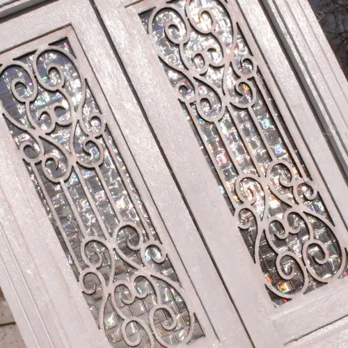 Vista 5 de Puerta de casa de muñecas iLAND a escala 1:12, accesorios de casa de muñecas de puerta en miniatura con patrón tallado y paneles de celosía 3D que