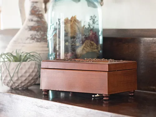 Vista 6 de Cottage Garden La caja de música con relieve de madera con diseño de amor para madre hace un mundo maravilloso
