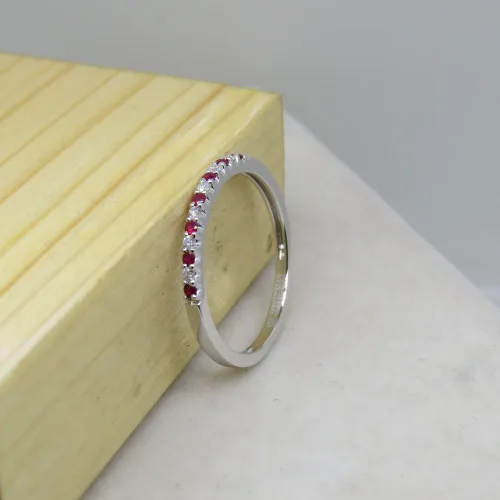 Vista 4 de Dazzlingrock Collection Anillo apilable de boda con piedras preciosas y diamantes de 14 quilates, oro blanco