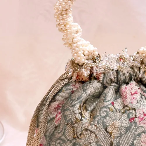 Vista 3 de Elora Capsule Bridal Clutch - Gris Azul, bolso de mano floral, bolso para fiesta de noche, bolsas festivas Diwali, Gris azulado