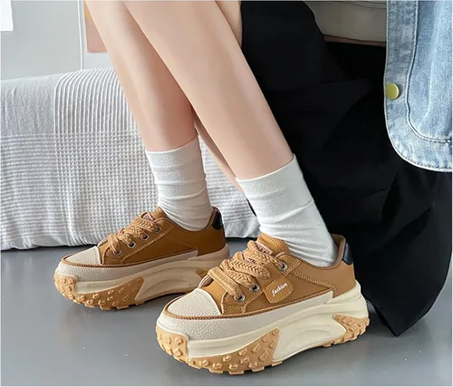 Vista 3 de DXNXIG Tenis casuales suaves de cuero para mujer, zapatos deportivos de plataforma con cordones, antideslizantes, absorben los golpes, elevan