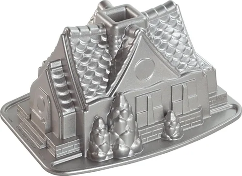 Vista 4 de Nordic Ware Cozy Village - Casa de pan de jengibre, 6 tazas, color plateado