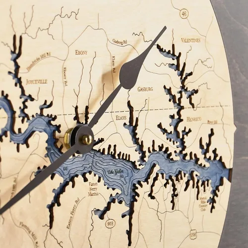 Vista 2 de Sea & Soul Lake Gaston Reloj náutico con mapa de madera 3D, reloj de profundidad de agua tallada en arte del lago, reloj de pared único, decoración
