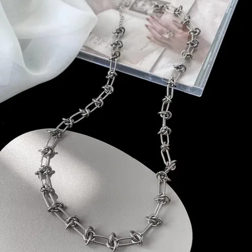 Vista 4 de Jude Jewelers Gargantilla clásica de acero inoxidable con cadena trenzada anudada