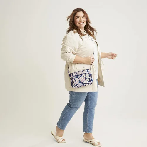 Vista 7 de Vera Bradley - Bolsa cruzada de algodón Little Hipster para mujer, con protección con interferencia de radiofrecuencia