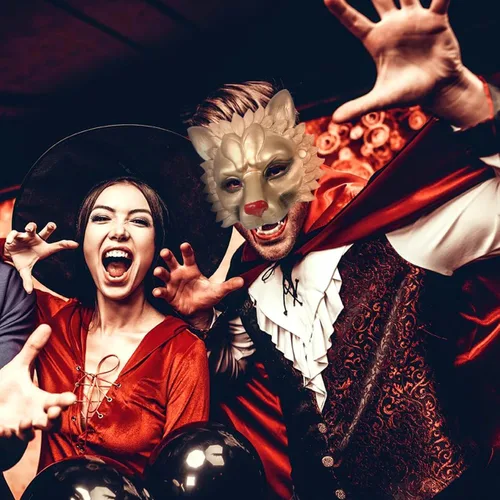 Vista 6 de Sosoport Máscara de león dorado 3D para fiestas de cosplay de Halloween