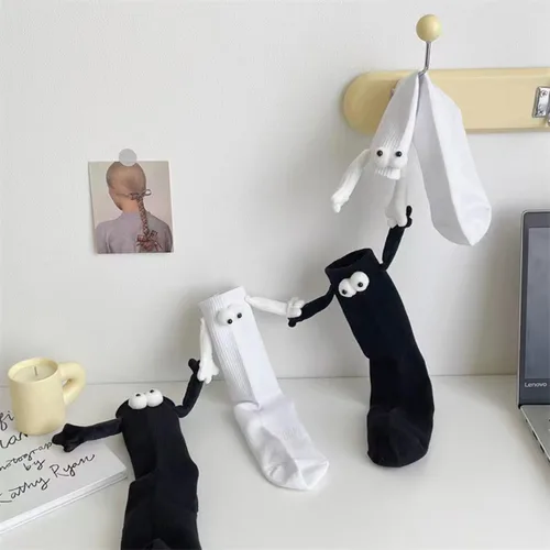 Vista 4 de Eszeifx Calcetines magnéticos de mano para adultos y niños, calcetines a juego para parejas, amigos, familia