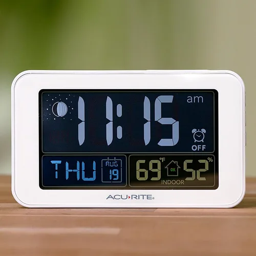 Vista 5 de AcuRite 13040 intelli-time reloj despertador con cargador USB, temperatura interior y humedad.