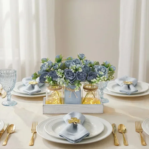 Vista 2 de Mkono Luces de Frasco Mason Centro de Mesa Decoración de Mesa para Comedor Bandeja de Madera Estilo Granja con 3 Frascos Flores Piezas Centrales
