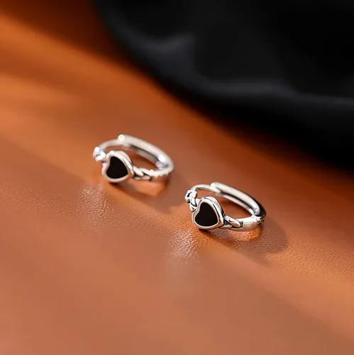 Vista 6 de SLUYNZ Aretes de aro de plata de ley 925 con forma de corazón negro para mujeres, adolescentes y adolescentes