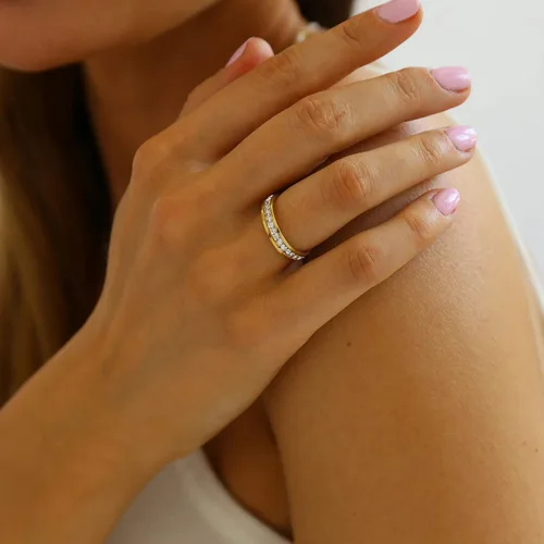 Vista 2 de Delicados anillos de circonita cúbica para mujer, chapados en oro de 18 quilates, con circonita cúbica simple, anillo de amor eterno, anillos