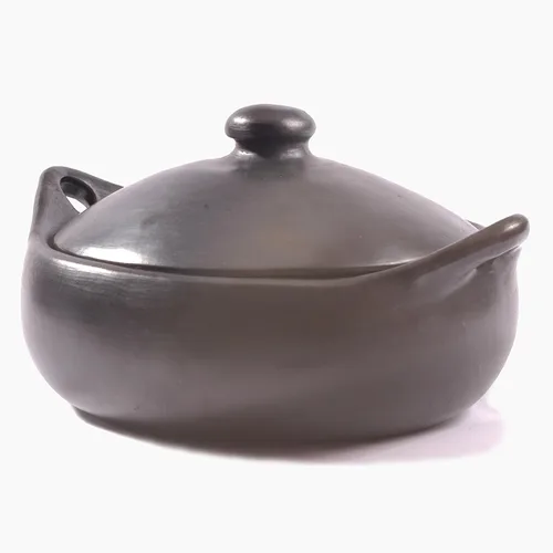 Vista 3 de Ancient Cookware, Chamba - Cacerola de arcilla plana, tamaño mediano, 3 cuartos de galón