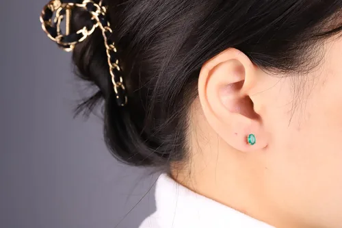 Vista 2 de Gin & Grace Aretes de esmeralda zambiana natural de oro amarillo de 14 quilates para mujer Joyería ética, auténtica y orgánica de corte ovalado