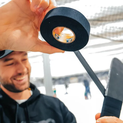 Vista 5 de Howies Hockey - Cinta adhesiva de tela de color de 1 pulgada o cinta transparente para espinilleras, 1 paquete, agarre fuerte, cinta adhesiva
