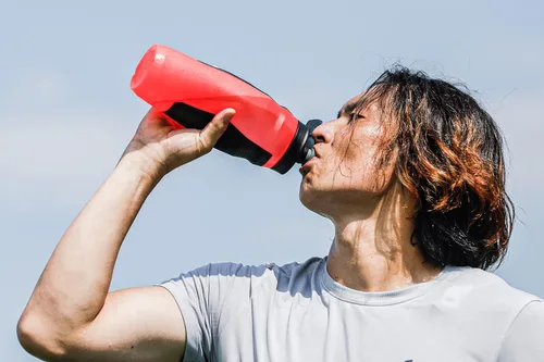Vista 7 de Under Armour Botella de agua exprimible Playmaker de 32 oz Squeeze