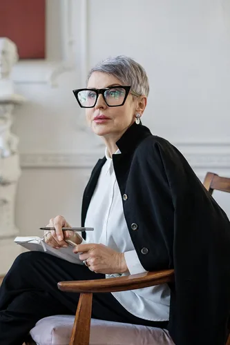 Vista 4 de FEISEDY Gafas cuadradas de lectura de ojo de gato con bloqueo de luz azul para mujer, lector de ojo de gato a la moda B4121