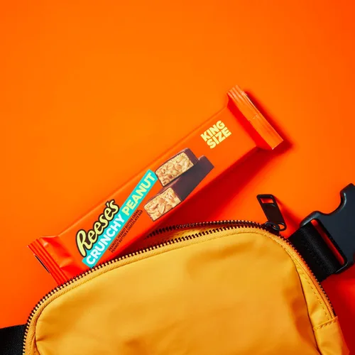 Vista 7 de REESE'S Crujiente mantequilla de maní y maní tamaño King, barras de caramelo, 3.2 onzas (18 unidades)