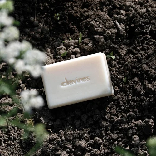 Vista 7 de Davines Cleansing Bar, Solid Cleansing Shampoo Bar, Body Wash Bar, Packed in 100% FSC Paper Wrapper, Recyclable, and Aluminium Case Holder