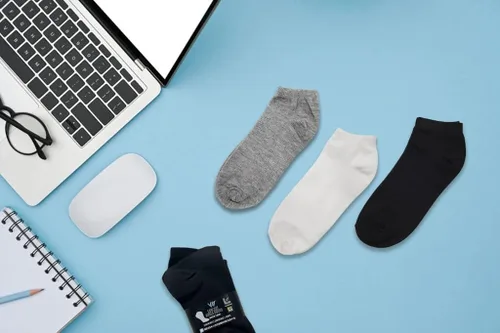 Vista 2 de Winterlace Paquete de 24 pares de calcetines de tobillo para mujeres y niñas, divertido y lindo corte bajo que no se muestra, colorido suave