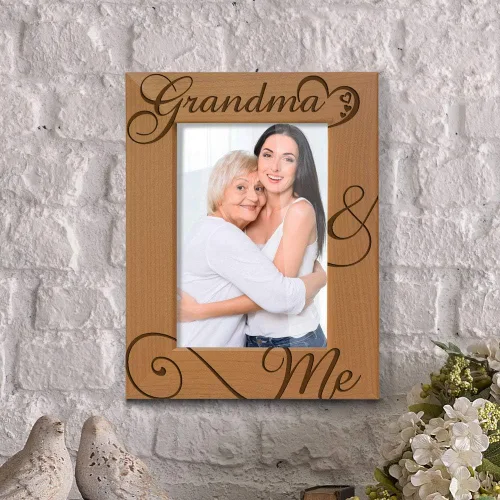 Vista 5 de KATE POSH Marco de fotos de madera natural grabado con texto en inglés «Grandma and Me», «I Love You Grandma», Grandparent's Day, Best Grandma Ever