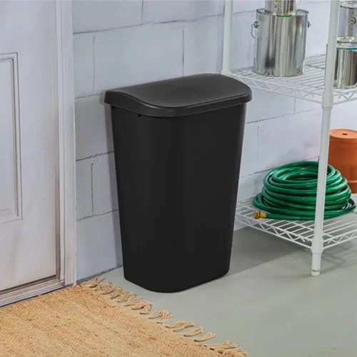 Vista 4 de Sterilite Cubo de basura de 11.3 galones en forma de D con tapa superior de elevación lateral plana para cocina, oficina en casa y garaje o espacio