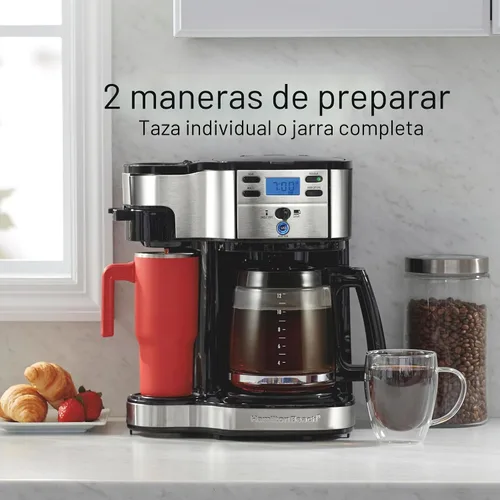 Vista 2 de Hamilton Beach Cafetera Brewer de 2 vías, olla de un solo servicio y 12 tazas, acero inoxidable (49980A), jarra