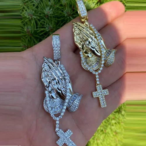 Vista 2 de Joyería de moda - Collar de crucifijo hip hop, colgante de cruz de color dorado con dije de mano para orar para hombre, joyería cúbica de hip hop