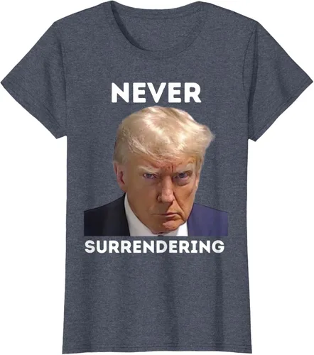 Vista 39 de Triumph Never Surrendering - Camiseta Trump Mug Shot, Negro