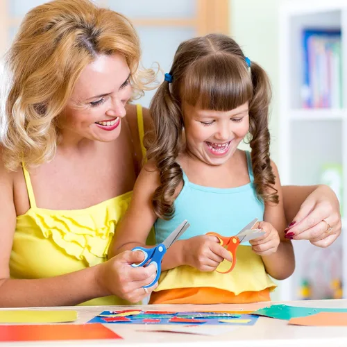 Vista 6 de Honoson Tijeras de seguridad pequeñas de acero inoxidable de 6 pulgadas con tapa para niños preescolares de 4 a 7, 8 y 9 años, suministros cristianos
