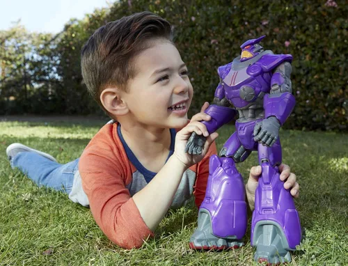 Vista 2 de Mattel Disney Pixar Lightyear - Figura de acción de Zurg a gran escala, 13.75 pulgadas de alto, auténtico juguete de película, 11 articulaciones