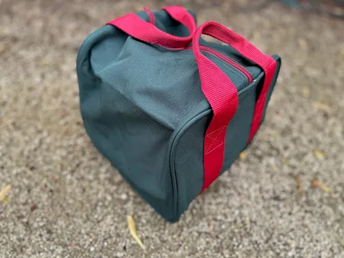 Vista 2 de BuyBocceBalls Listing - Premium Heavy Duty Nylon Bocce Bag - Verde con asas rojas