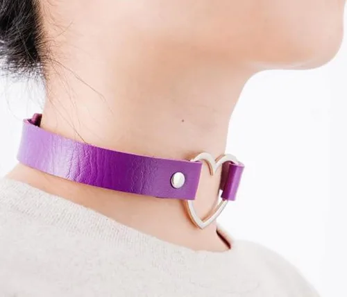 Vista 5 de Gargantilla de corazón punk para mujeres y niñas, collar gótico de piel sintética, ajustable, accesorios góticos