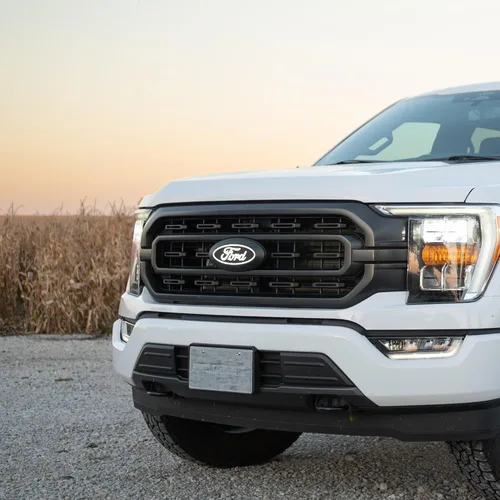 Vista 3 de Putco 92605 - Emblema LED frontal iluminado Ford F-150 - Compatible con modelos 2021-2023 con cámara frontal y lavador de cámara