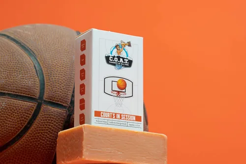 Vista 4 de Jabones en barra para hombres, todos naturales, aromas masculinos con tema deportivo, sin aceite de palma, vegano, paquete de 6 variedades