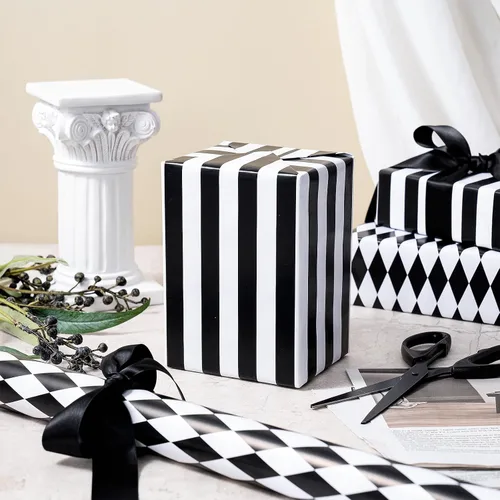 Vista 4 de RUSPEPA Rollo de papel de regalo reversible, mini rollo, rayas blancas y negras y patrón de diamantes para regalo de cumpleaños, bodas