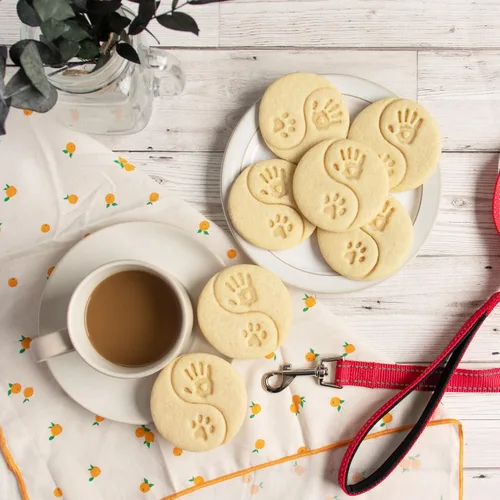 Vista 4 de Yin Yang Dog Paw Print y cortador de galletas de mano humana, 1 pieza - Bakerlogy