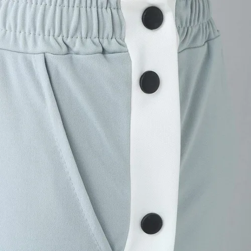 Vista 4 de Kadola Pantalones de baloncesto con bolsillos laterales y botones para hombre pantalones deportivos para hombre color blanco