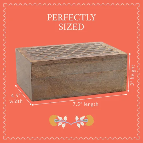 Vista 9 de Caja de madera de vieira (mediana) - Caja decorativa ligera quemada sobre gris con tapa con almohadillas de fieltro debajo y talla de madera - Caja
