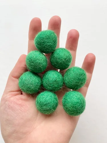 Vista 3 de 2.5 cm Handmade Felt Balls - Bulk Quantity: 50 - St Patrick's Day Colors: Emerald Green, Lime Green, White - 100% Wool Poms for Crafts, Garland
