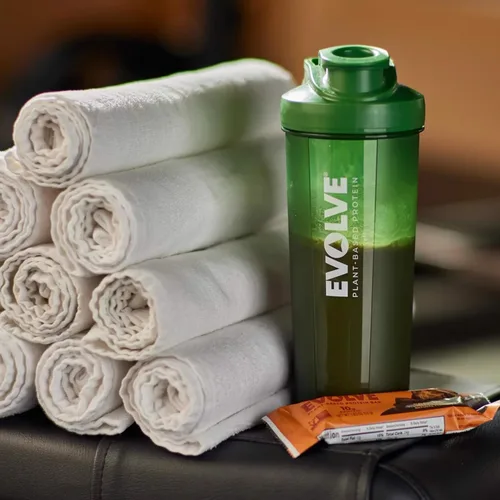 Vista 3 de Paquete de proteína Evolve en polvo, vainilla ideal, 0.71 oz de proteína, 1 libra + botella Evolve Blender, sin BPA, 24 onzas
