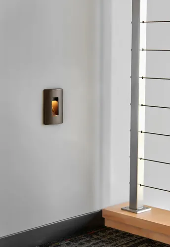 Vista 2 de Hinkley 58504MZ Luna LED Step Light, Pequeña Vertical (120V), Bronce Mate