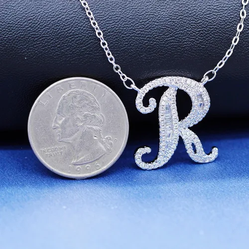 Vista 6 de Uloveido - Collar con colgante de letra A-Z, chapado en oro blanco, para mujeres, niñas, niños, mamá amiga con circonita cúbica y cristales CZ NL025