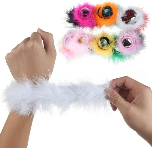 Vista 3 de Cooluckday 2 pares de pulseras de plumas para mujer anillo de palmadas decoración de muñeca mangas de puño accesorios para el cabello negro gris