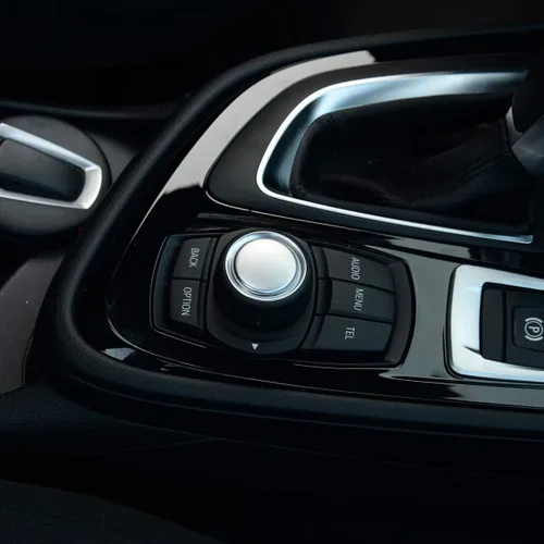 Vista 4 de YIWANG Cubierta de decoración de perilla multimedia ABS estilo fibra de carbono para BMW 1 2 3 4 Series F20 F46 F30 F32 F33 2013-2020 (plata)
