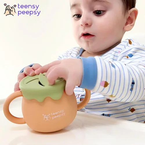 Vista 2 de Tarro de Miel Recipiente 3 en 1 Taza de Entrenamiento de Silicona de 8.5 onzas, Vaso Entrenador para Bebé con Popote y Taza de Snacks para 6 meses+